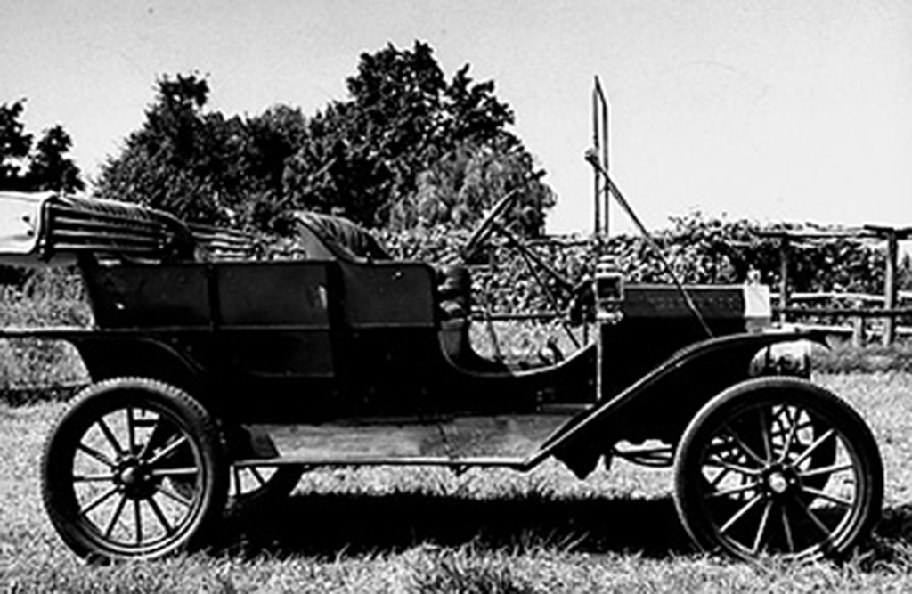 Side view of a 1908 Model T Ford from James Melton's automobile collection. (Photo by Ed Clark//Time Life Pictures/Getty Images)